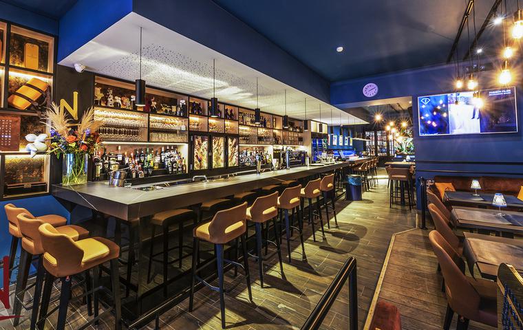 Holz und Keramik für ein Restaurant mit besonderem Charme