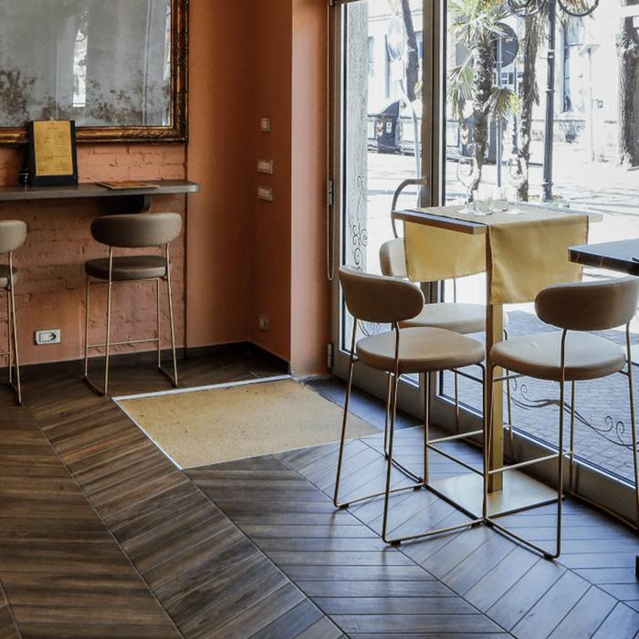 Exklusives Restyling im Zeichen von Innovation & Identität: Interview mit dem Designer 142 Exklusives Restyling im Zeichen von Innovation & Identität: Interview mit dem Designer 142