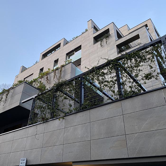 Hinterlüftete Fassaden in einer Wohnanlage: Interview mit dem Architekten Roberto Leoni 388